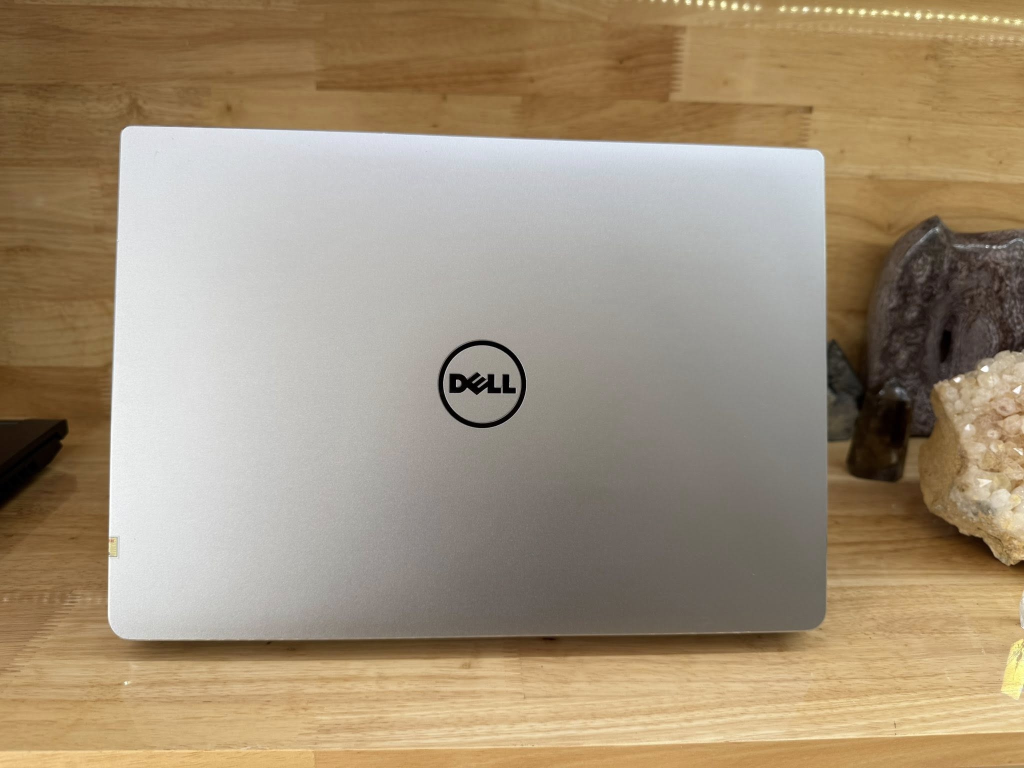 Dell Insprion 7472 Màu Silver máy 99% I5 8250/8G/256G/VGA 2G/14.0FHD full nhôm + led phím