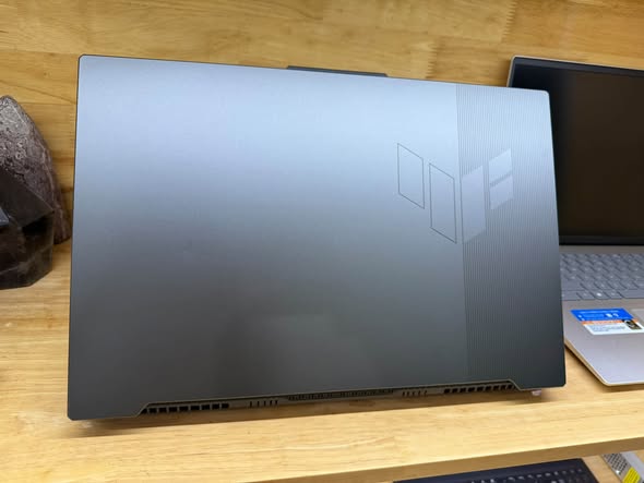 Asus Gaming TUF A17 Ryzen 7 6800HS/16G (ddr5 )/ 512G /17.3 FHD 144hz Máy 99%