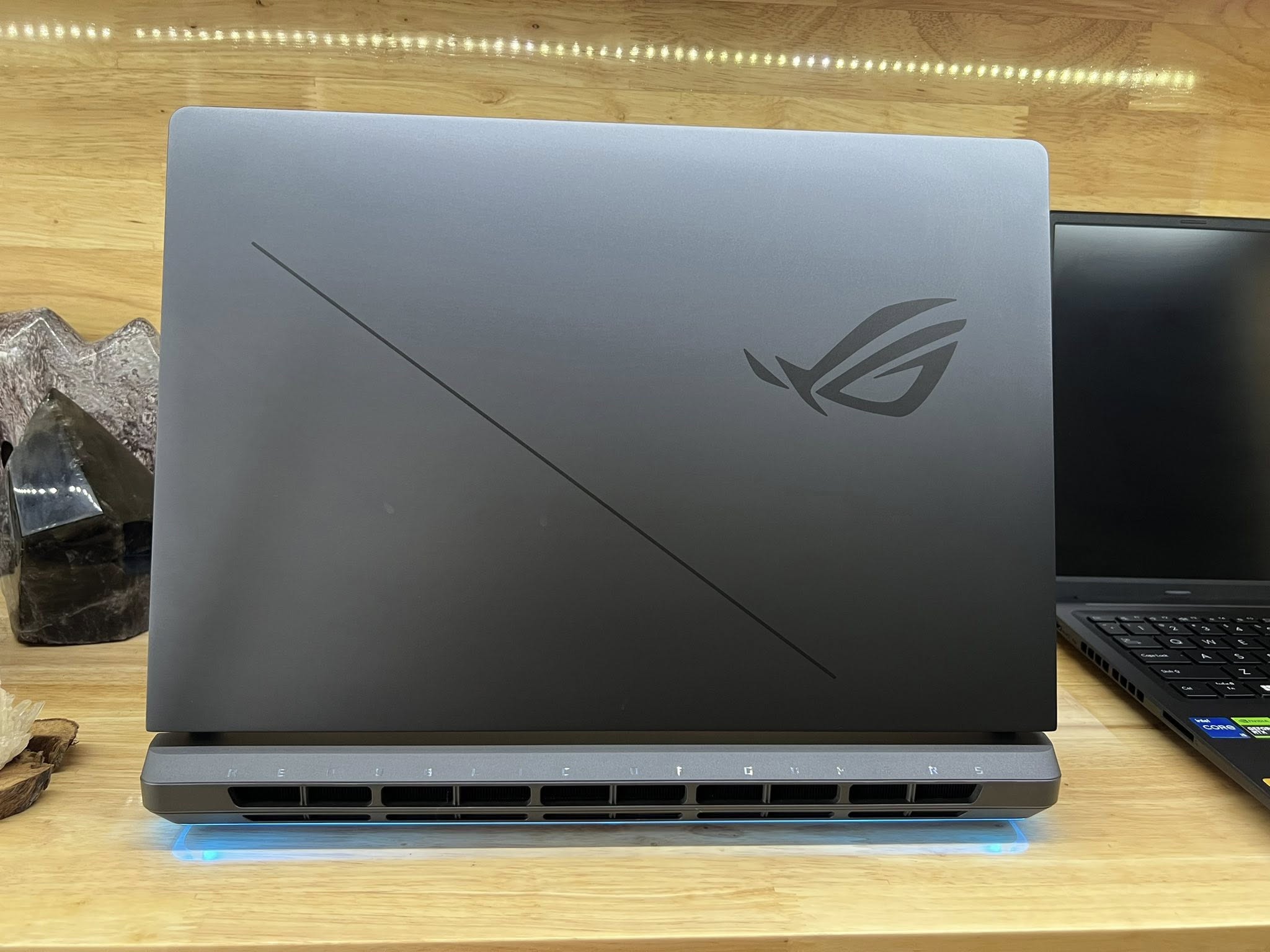 ASUS Gaming ROG Strix G615JMR - S5155W I7 1465HX / 32G / 1TB / RTX 5060 8G / 16” 2K5 240Hz / Win11 New fullbox