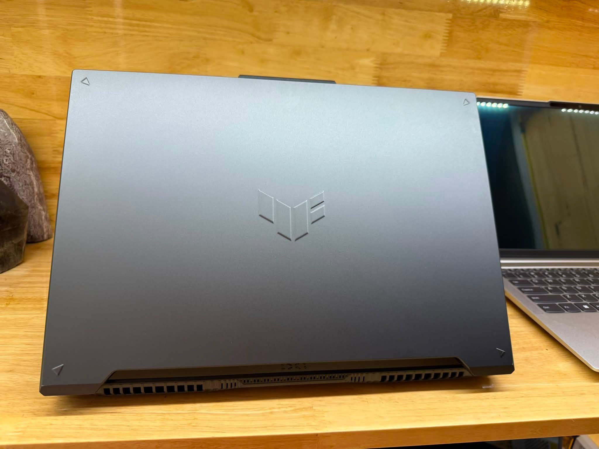 Asus Gaming F16 FX607VU i5 Ultra 210H / 16G / 512GB / 16’’ WUXGA 144Hz / RTX 4050 6G / WIN 11 Fullbox
